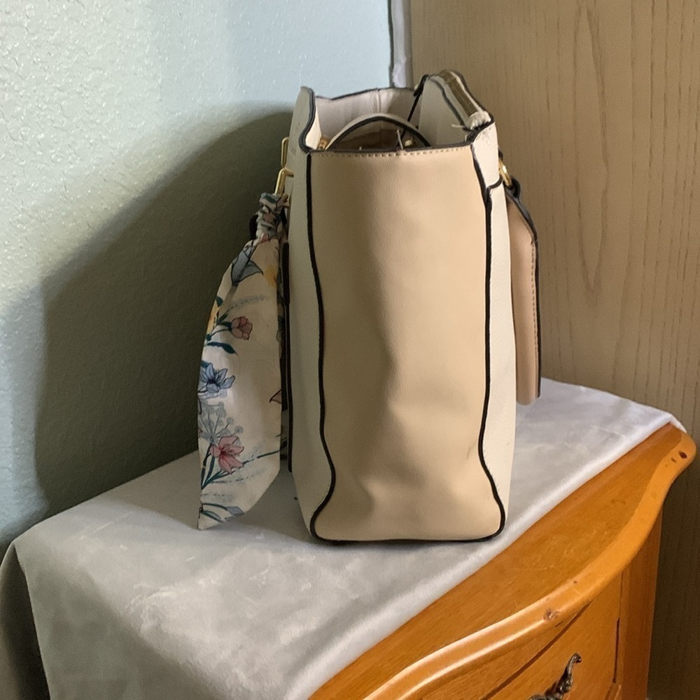 Nanette Lepore Darryl Convertible scarf
Satchel - Picture 7 of 16